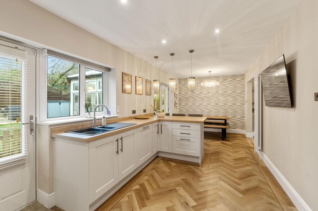 House in Calderdale, Top Shelf - View 5