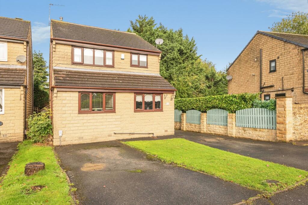 3-bed detached on Vine Street, Cleckheaton, BD19, £300,000