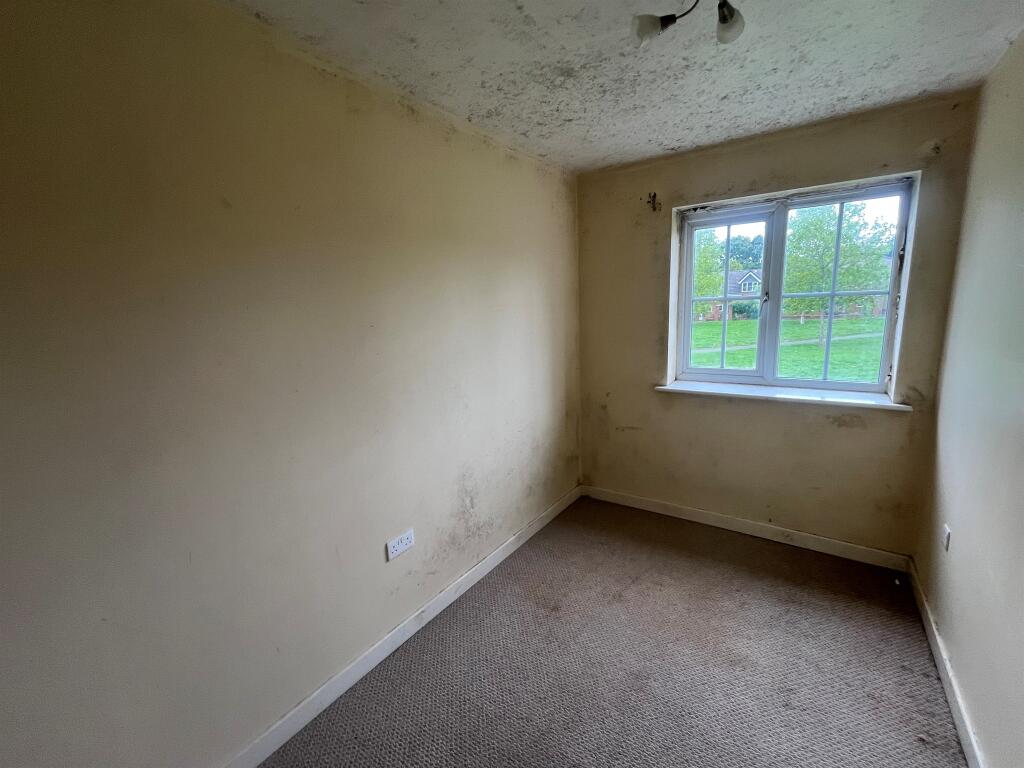 Apartment in Wolverhampton, Low Hill - More