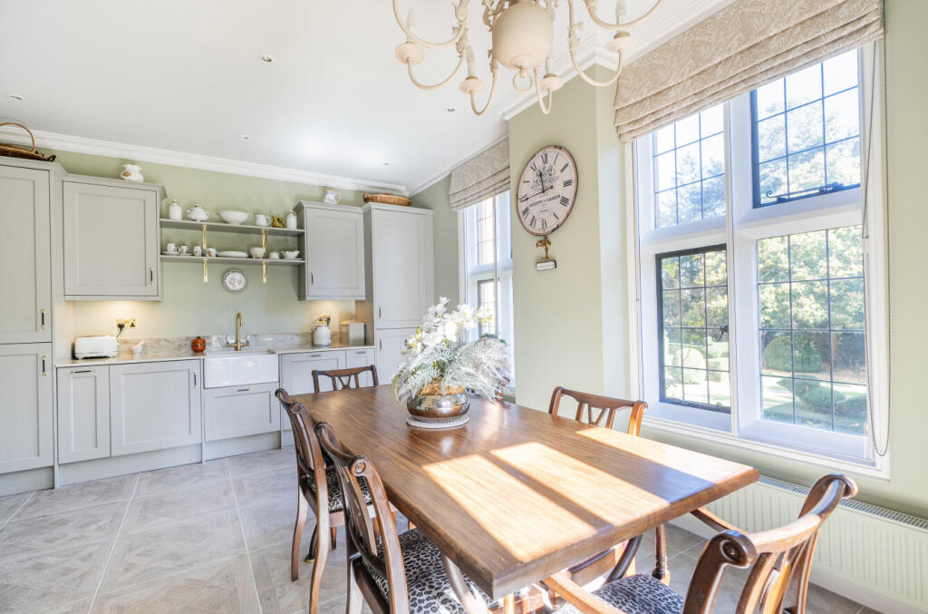 House in Woking, Surrey - View 4