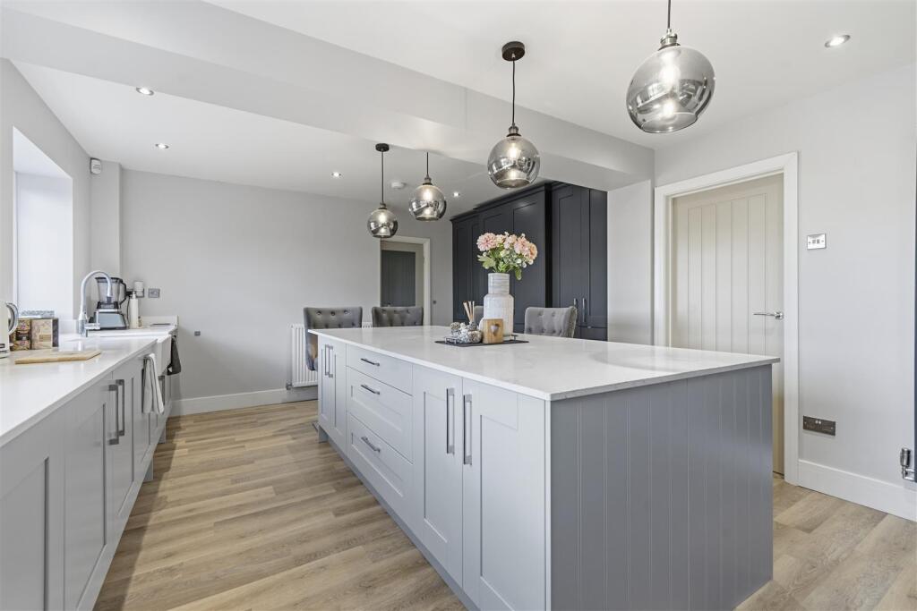 House in Lichfield, Shenstone - More