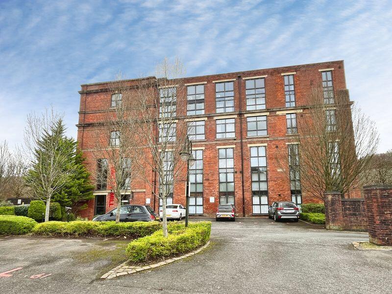 1-bed flat on Cottonfields, Eagley, £120,000