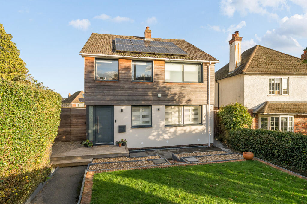 Main image of property: North Avenue, Farnham, GU9