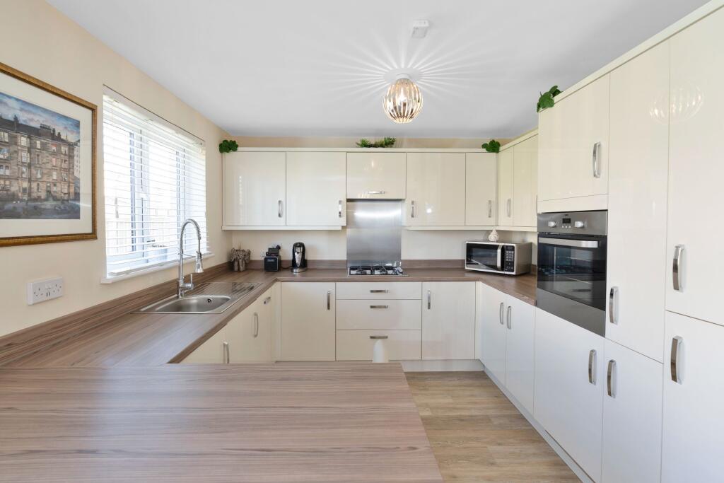 Dirleton Court, Newarthill, Motherwell - View 4