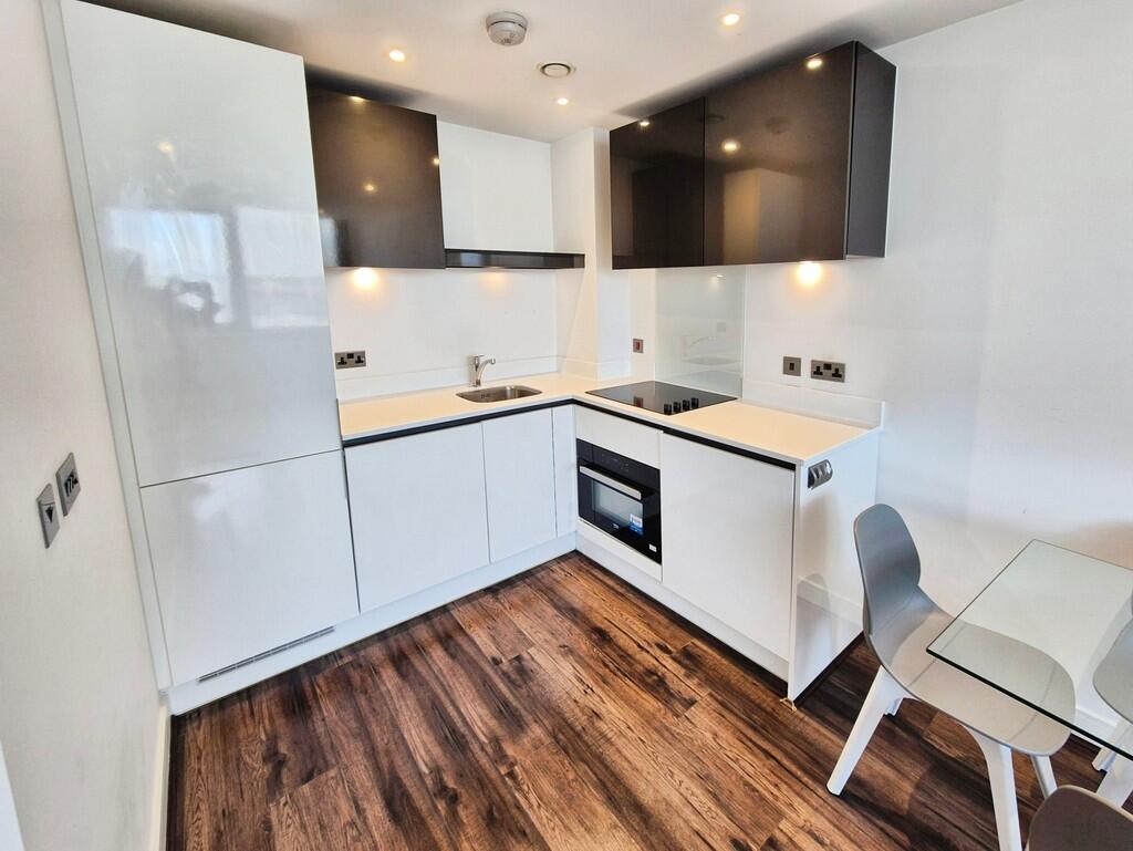 Apartment in Reading - View 4