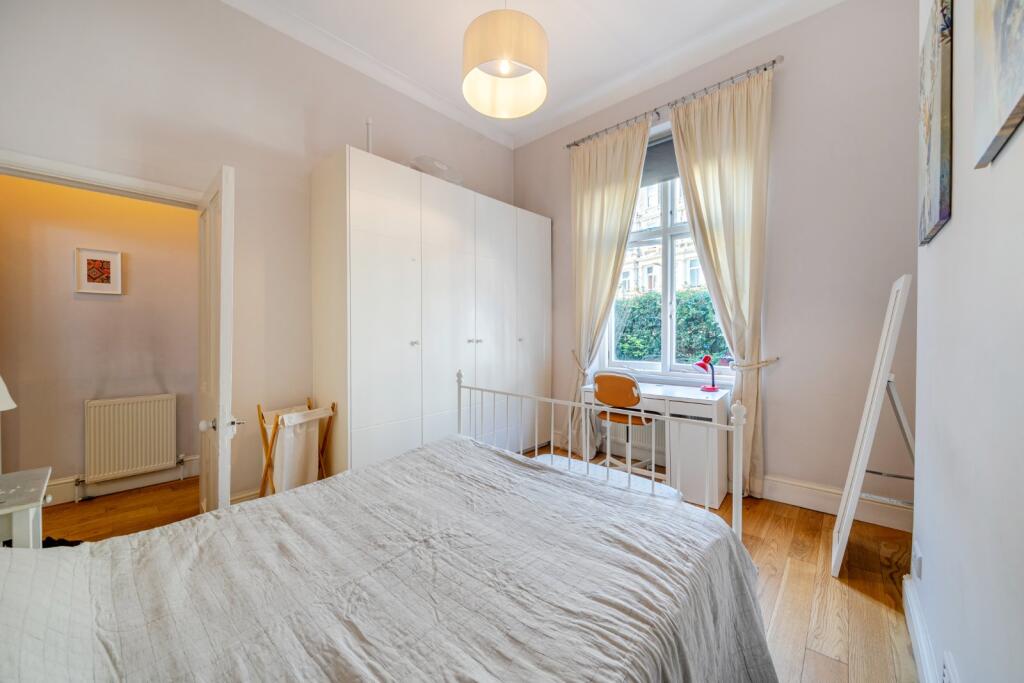 Apartment in London, West Kensington - View 4
