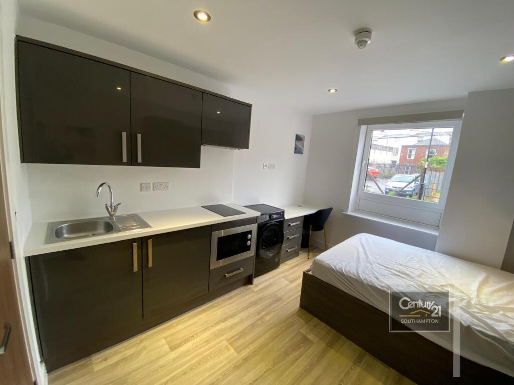 Apartment in Southampton, Bedford Place, The Polygon - View 2