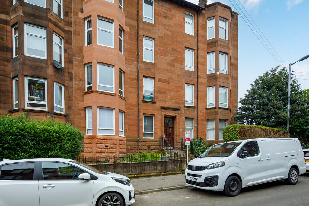 2-bed flat on Craigpark Drive, Dennistoun, Glasgow, £195,000