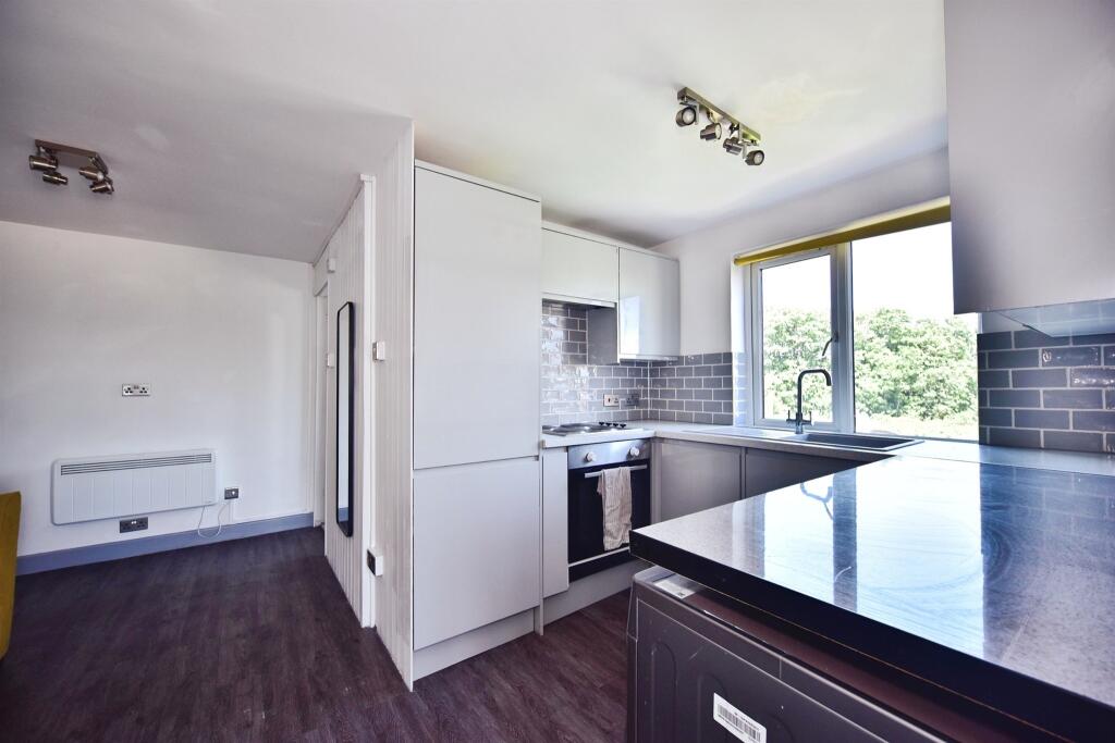 Apartment in Maidstone, Kent - View 4