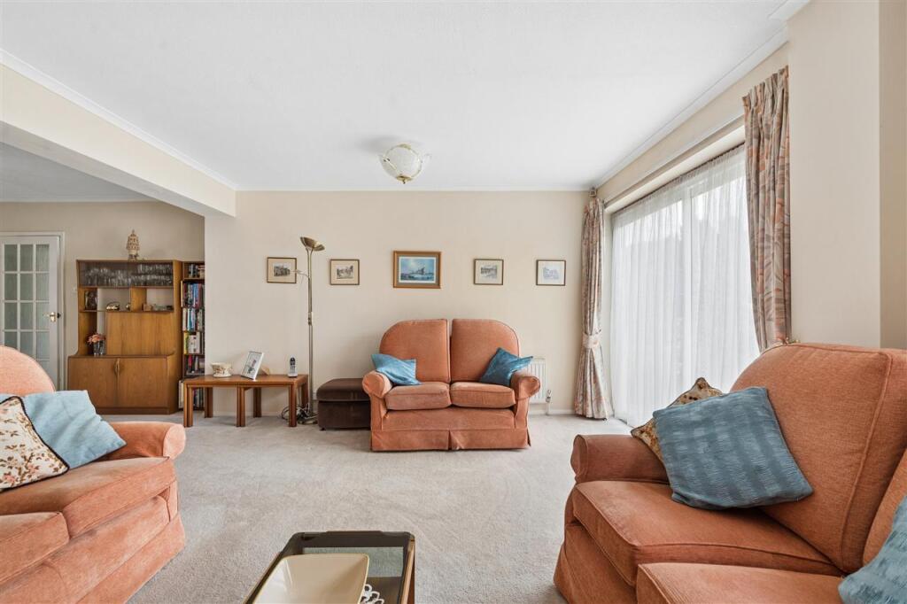 House in Denham Green, Denham - View 4