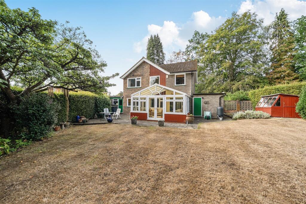 House in Surrey Heath, Surrey - More
