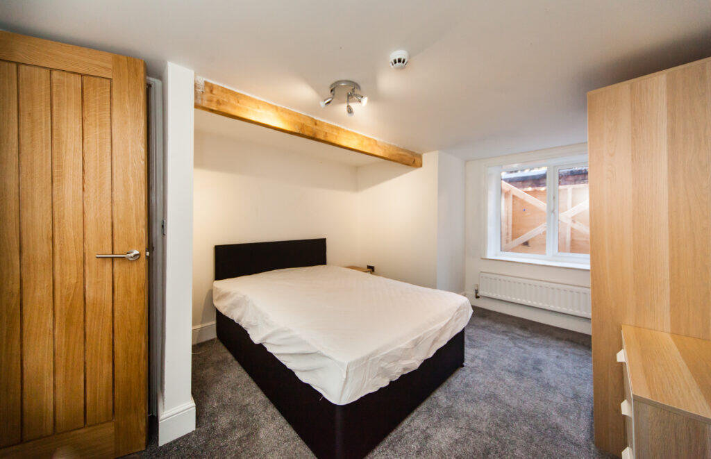 6 bedroom terraced house for rent