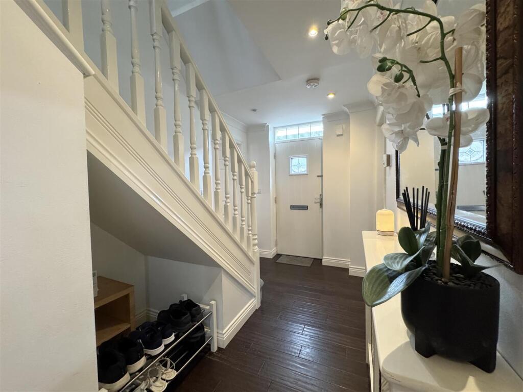 House in Huddersfield - View 5