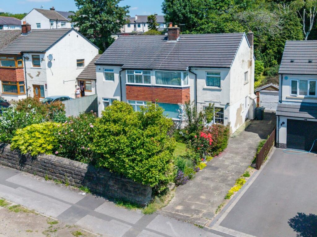 Main image of property: Bradford Road, Birkenshaw