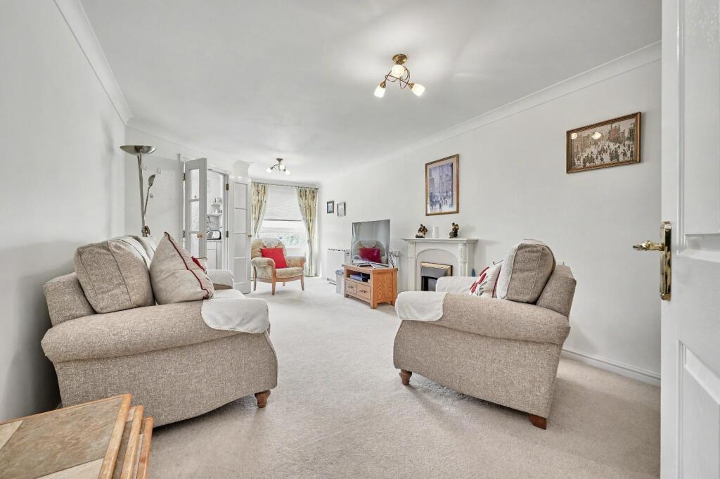 House in Stevenage, Old Town - View 2