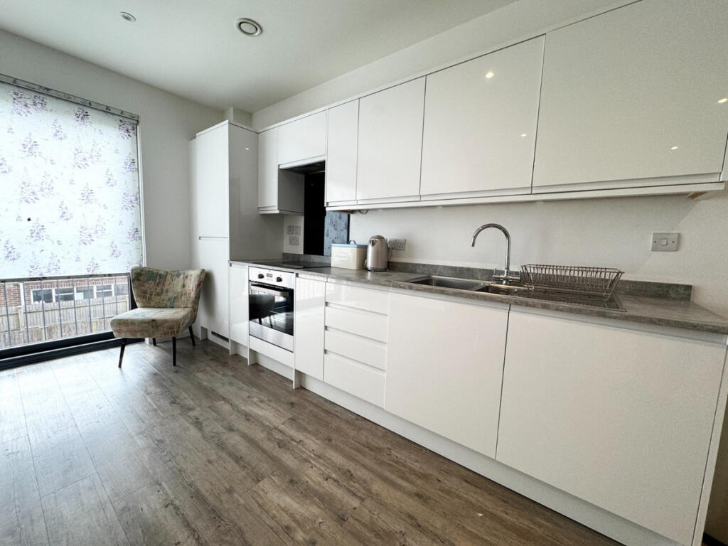 Apartment in Slough - More