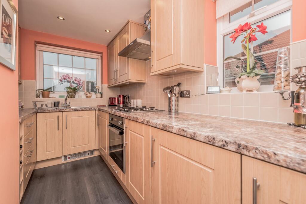 Priestley Avenue, Heckmondwike, West Yorkshire, WF16 photo 3