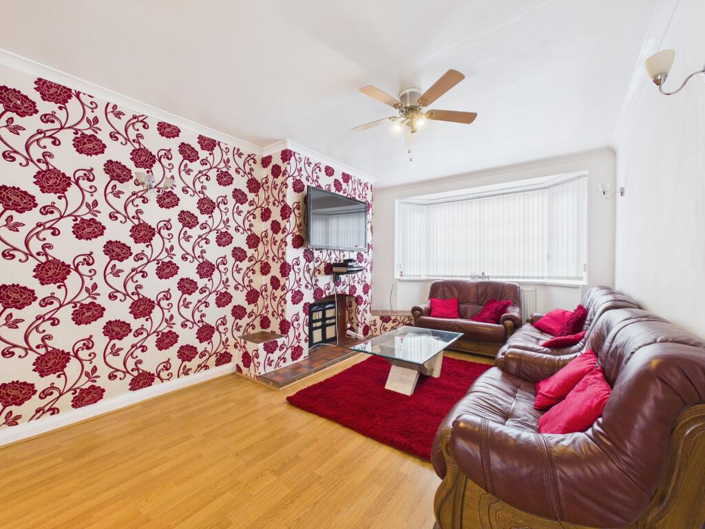 House in Nottingham, Nottinghamshire - More