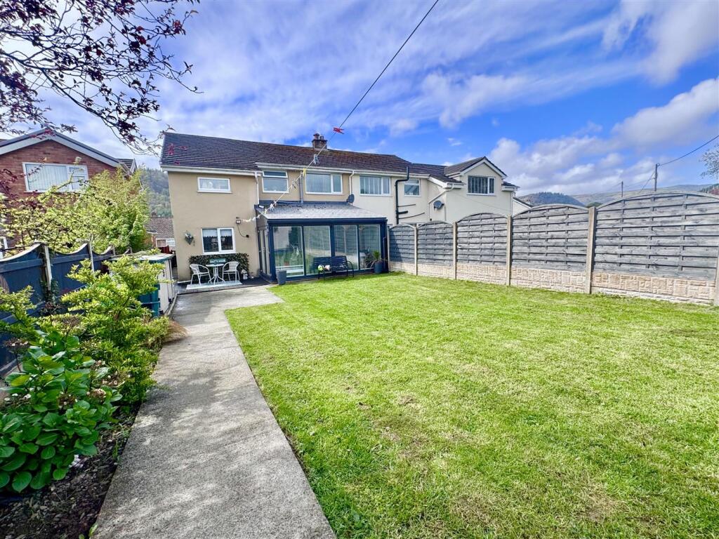 24 Llwyn Brith, Llanrwst photo 4