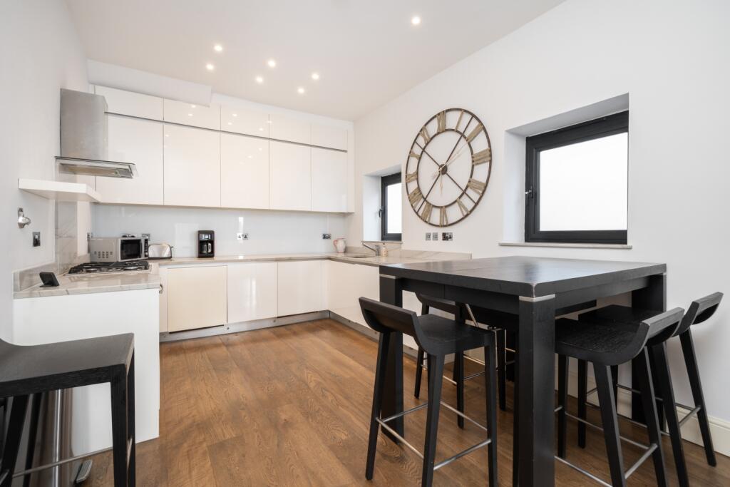 Apartment in London, South Kensington - More