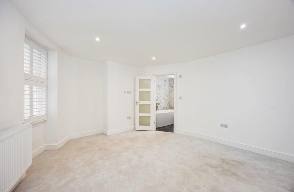 Basement Flat, 76a Lansdowne Place, Hove, BN3 1FH photo 2