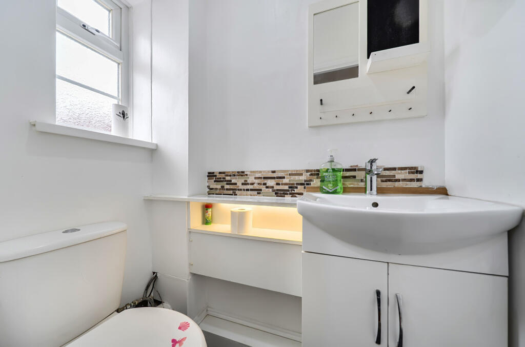 House in Surrey Heath, Frimley Green - More