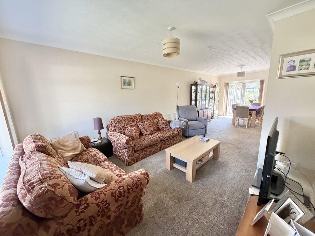 Gloucester Close, Frimley Green photo 3