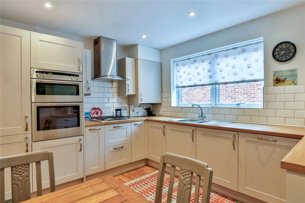 Apartment in Bournemouth, Charminster - View 2