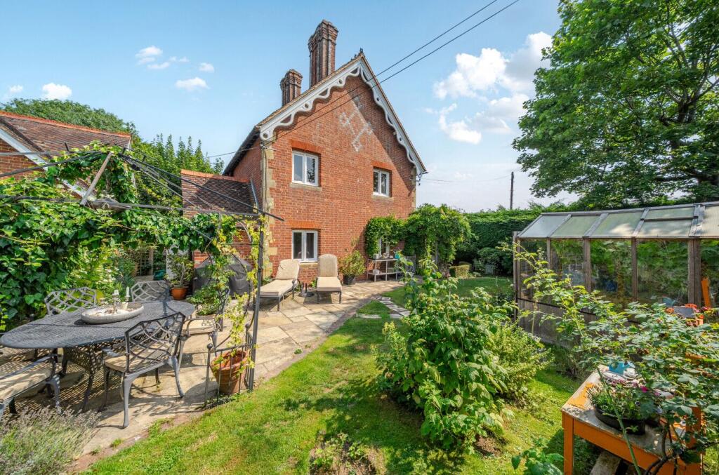 Main image of property: Hildenborough Road, Leigh, TN11