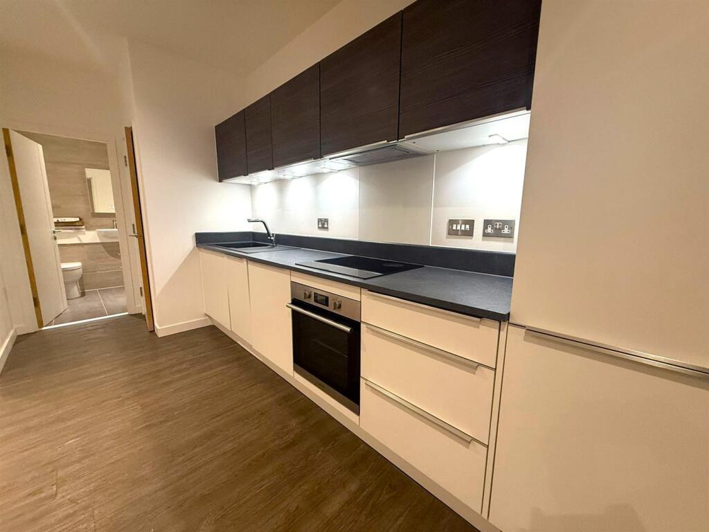 Apartment in Reading - View 3