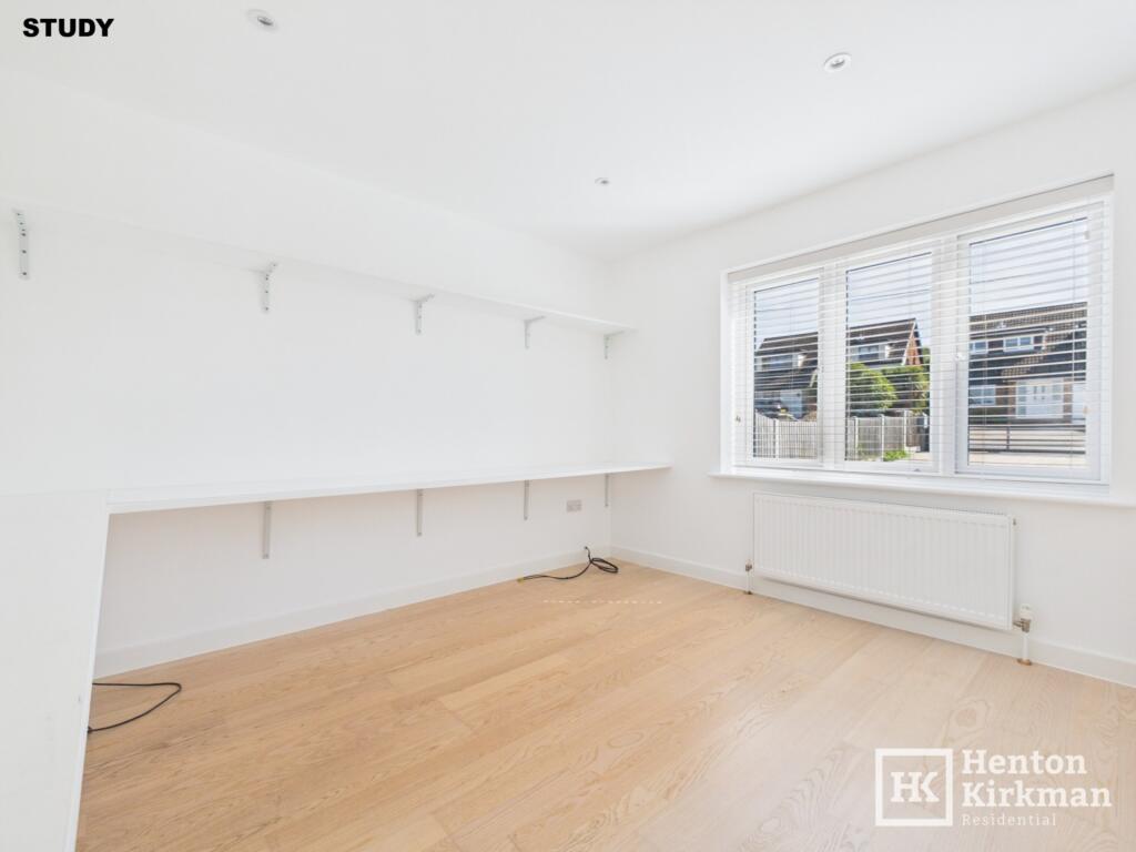 House in Basildon, Billericay - More