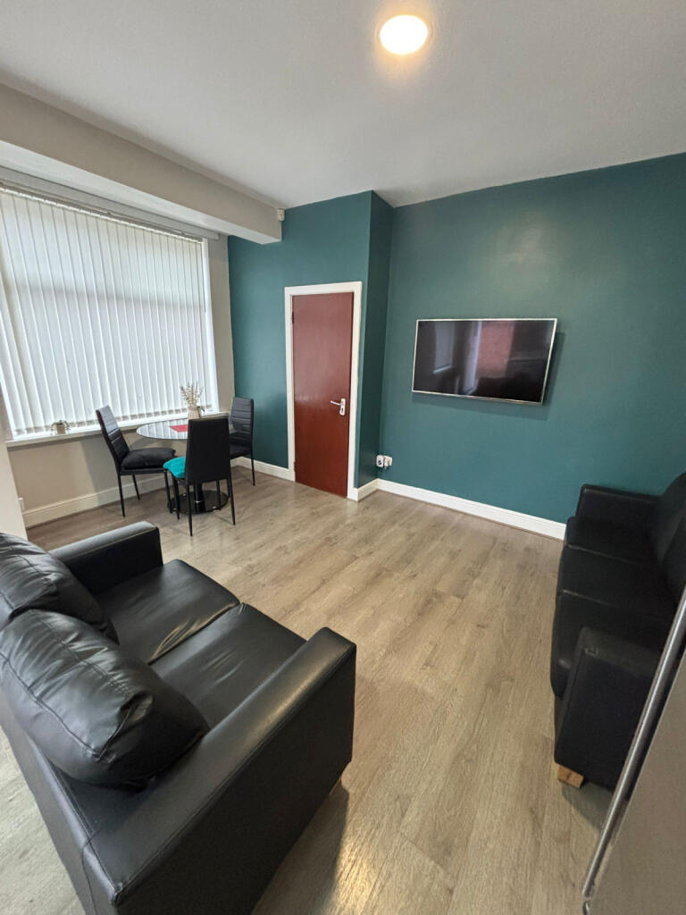 3 bedroom end of terrace house for rent