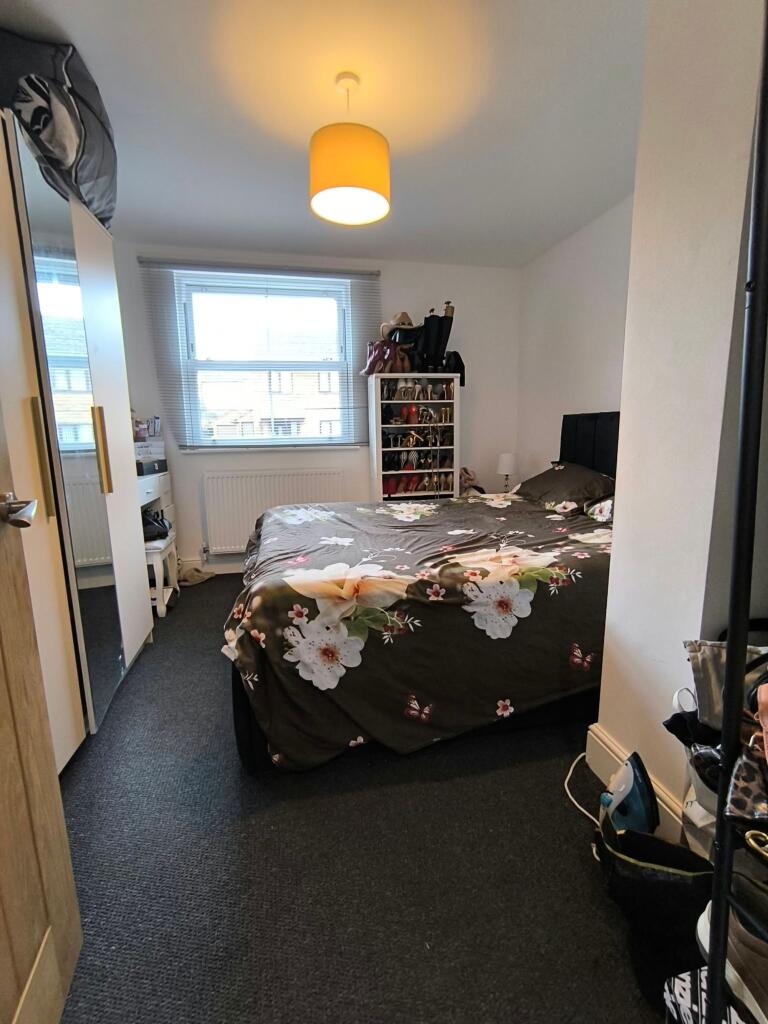 Apartment in Northampton - View 4