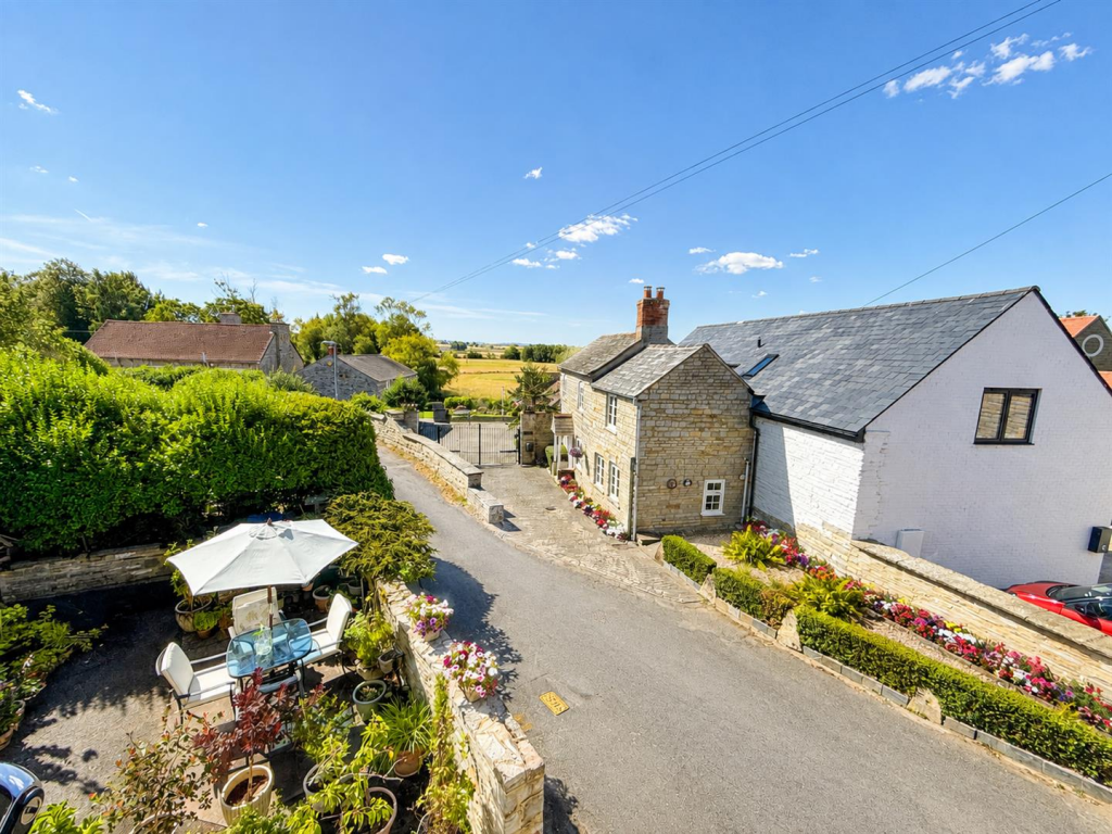 Grange Road, Bidford-On-Avon, Alcester photo 2