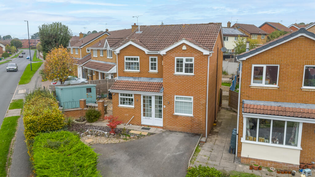 4-bed detached on Countisbury Drive, Oakwood, £325,000