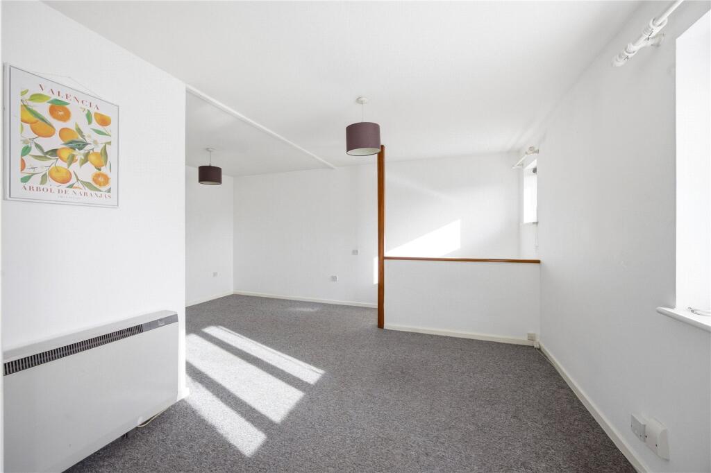 Home Orchard, Yate, Bristol, BS37 photo 4