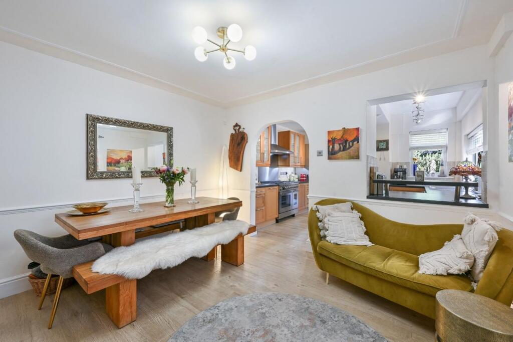 Hook Road, Epsom, KT19 photo 4