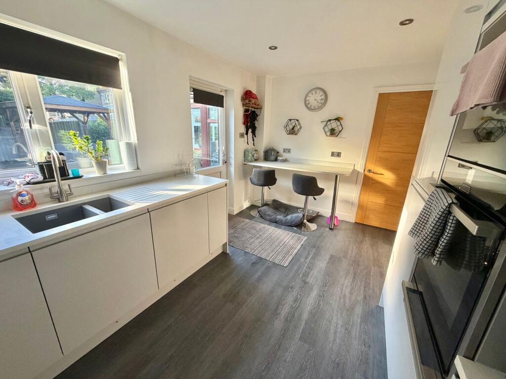 House in Bradford, Lane End, Keighley - View 5