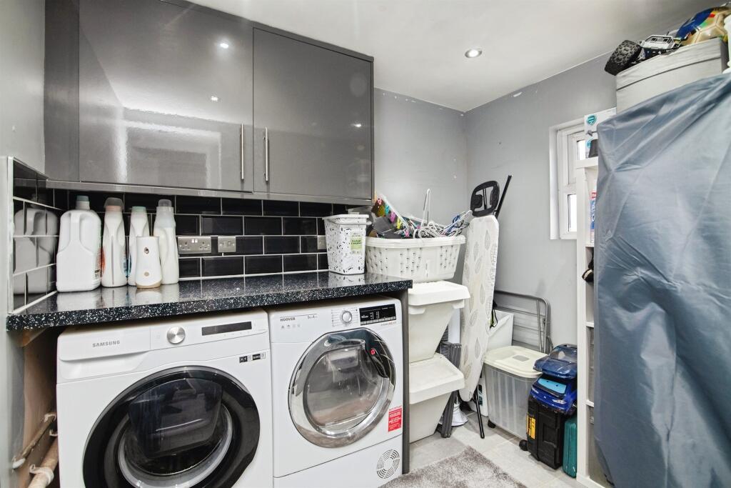 Sandfield Grove, Lower Gornal, Dudley photo 4