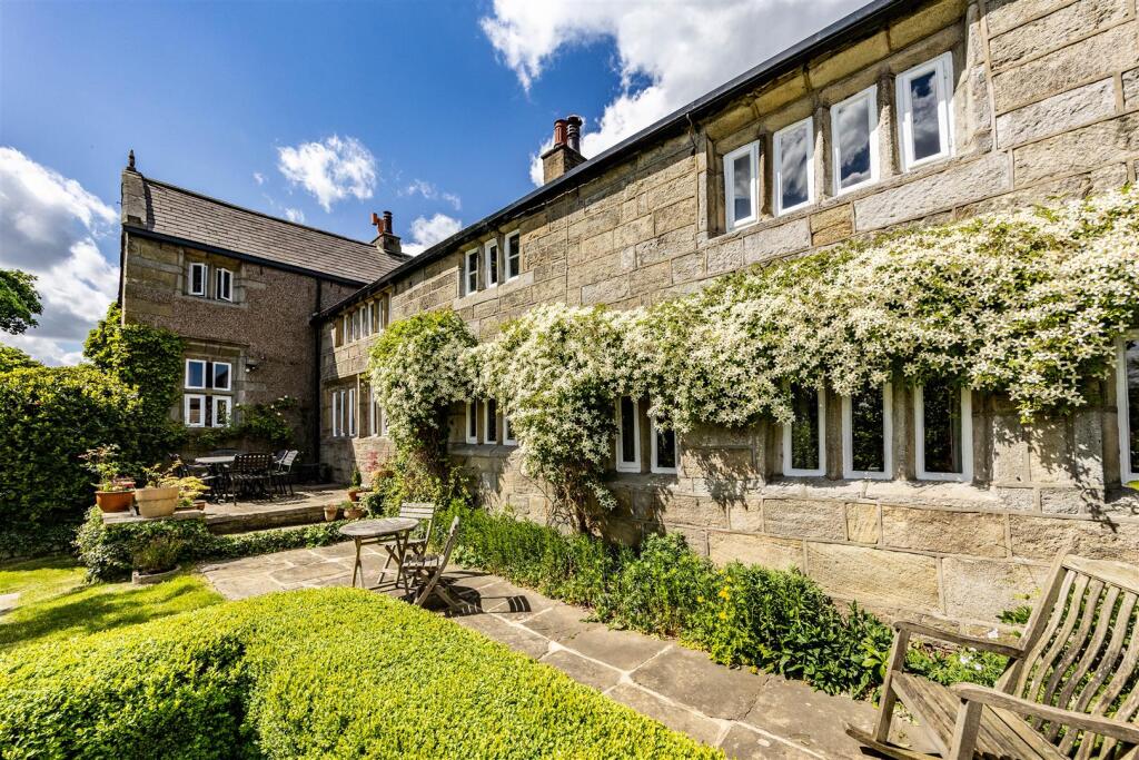 Wadsworth Banks Farm, Raw Lane, Mytholmroyd, Hebden Bridge photo 3