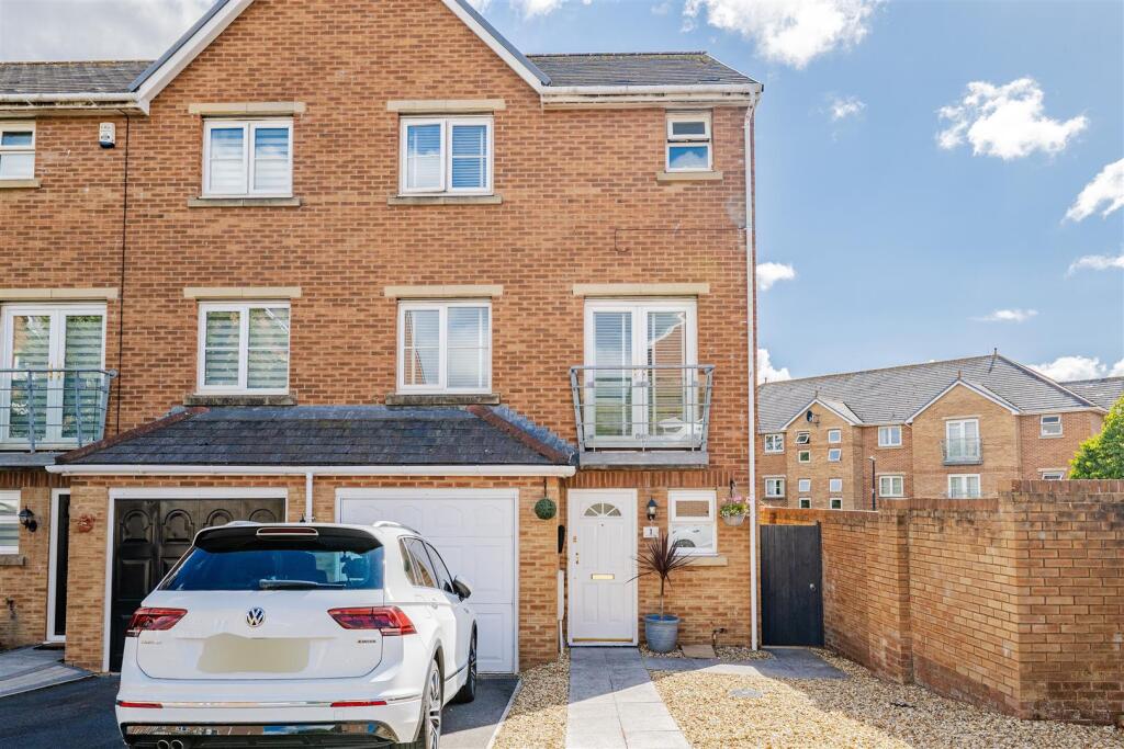 Main image of property: Clos Tyniad Glo, Barry