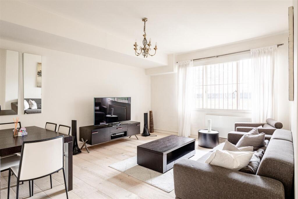 Apartment in London, Kensington - View 2