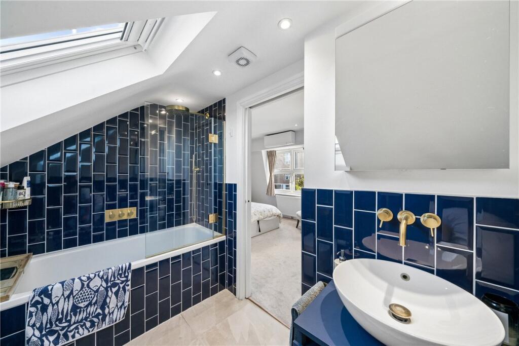 Apartment in London - More