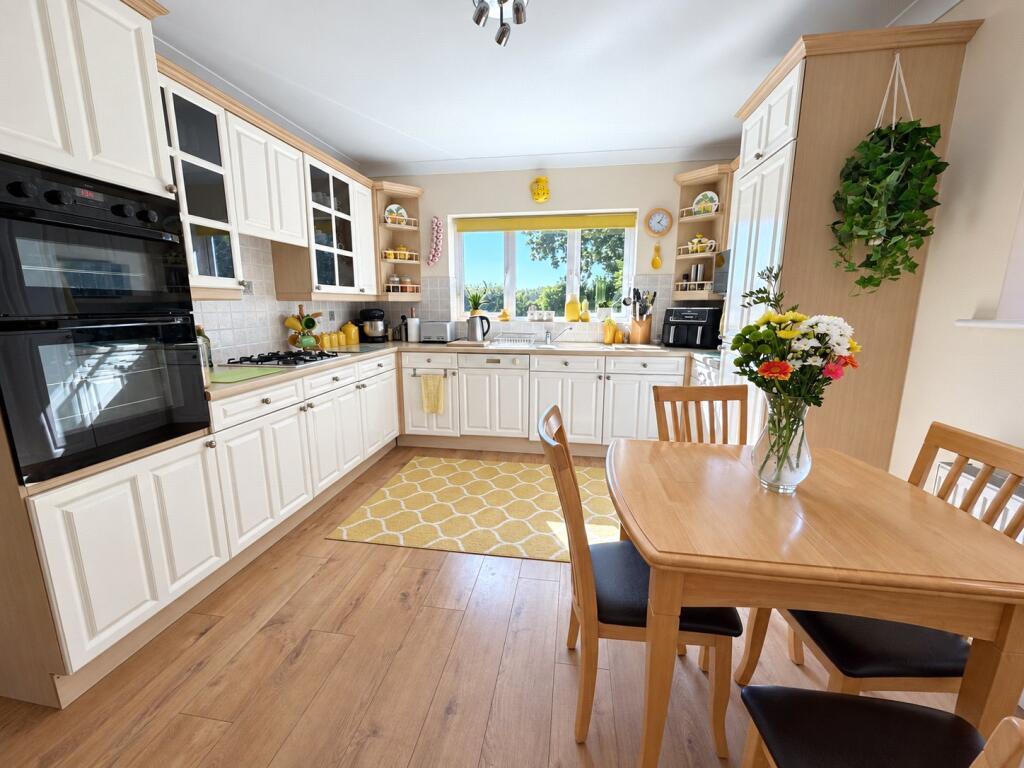 Lavender Close, Hailsham, BN27 photo 4