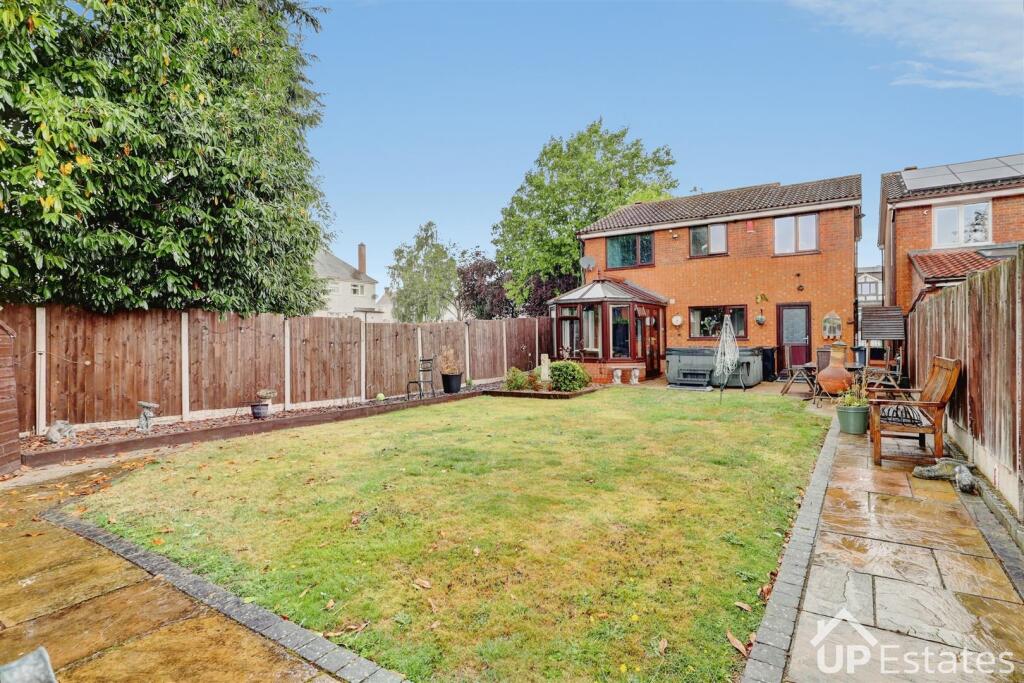 House in Nuneaton and Bedworth, Warwickshire - View 2