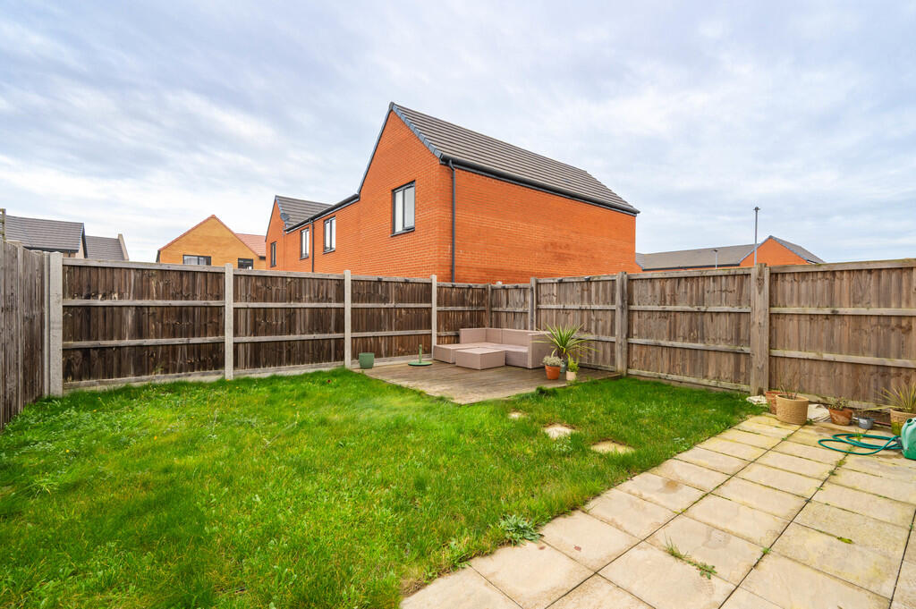 Rues Farm Road, Felixstowe photo 4