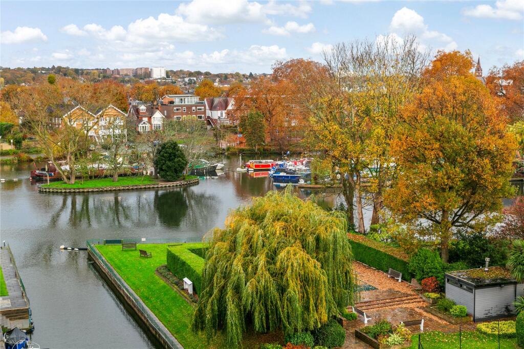 Apartment in London, Hampton Wick - More