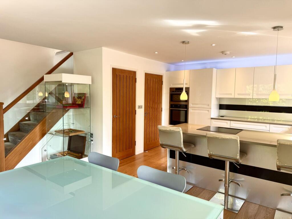 House in Redhill - View 3