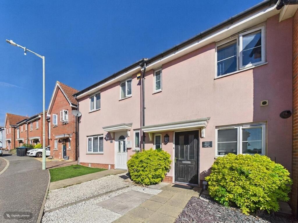 2-bed terraced on Buzzard Rise, Stowmarket, £230,000
