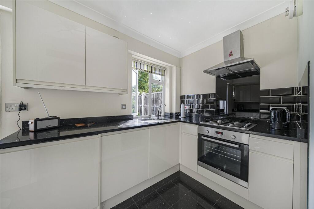 House in Dartford - More
